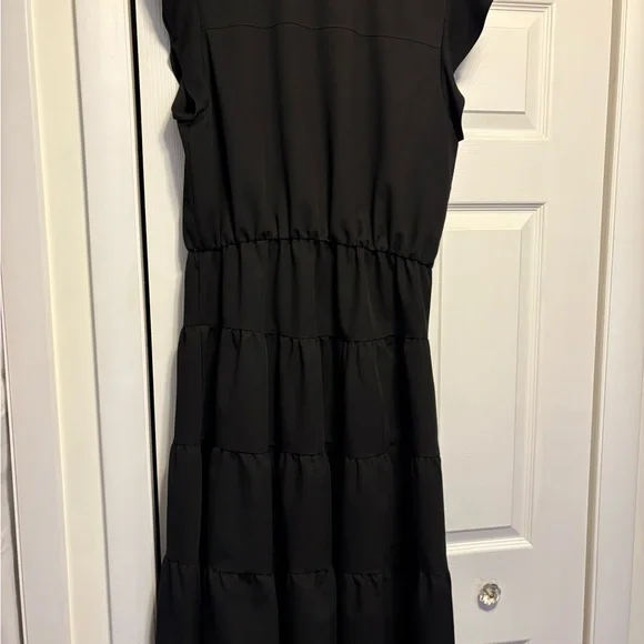 Elegant Black Sleeveless Dress - Picture 6 of 7